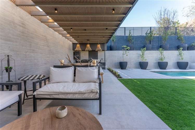 Casa en arriendo de 4 dorm. en Las Condes - Imagen 2