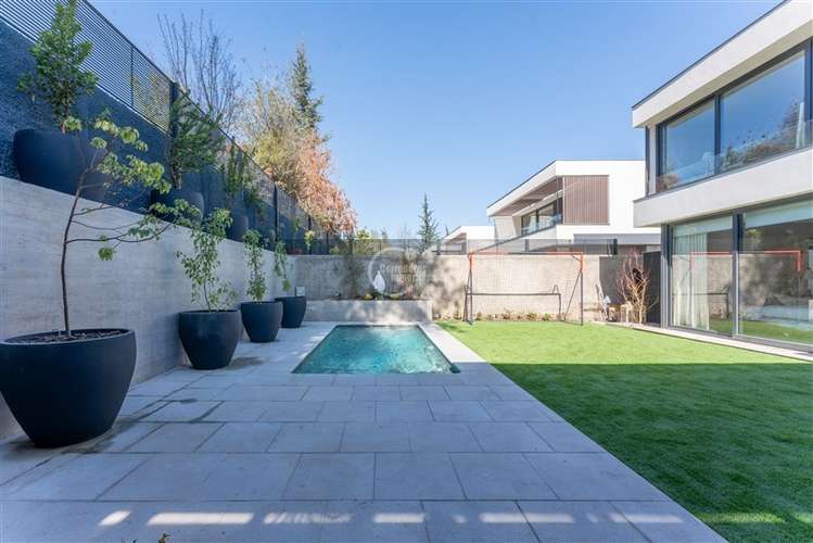 Casa en arriendo de 4 dorm. en Las Condes - Imagen 1