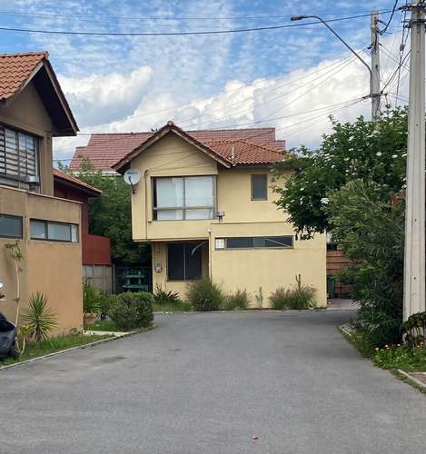 CÓMODA CASA SE ARRIENDA CONDOMINIO PIE ANDINO - Imagen 2
