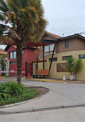 CÓMODA CASA SE ARRIENDA CONDOMINIO PIE ANDINO