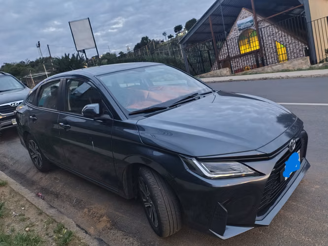 Oportunidad Venta Auto Toyota Yaris E poco uso