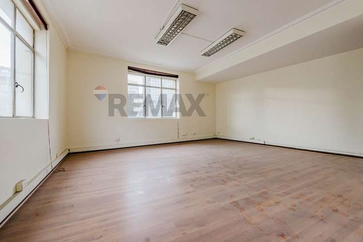 Oficina de 205 m² para empresas e instituciones - Imagen 20