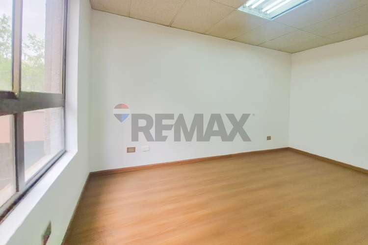 Exclusiva oficina barrio el golf - Imagen 8