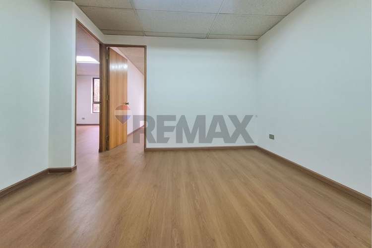 Exclusiva oficina barrio el golf - Imagen 2