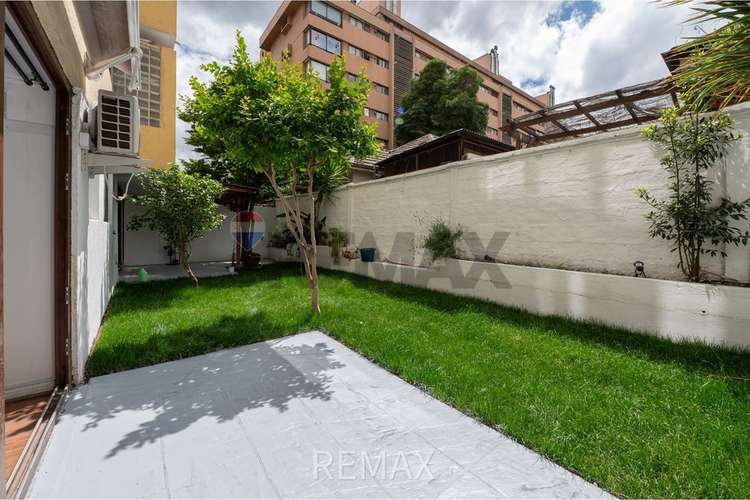 Lindo depto 1d2b + patio privado, renovado - Imagen 15