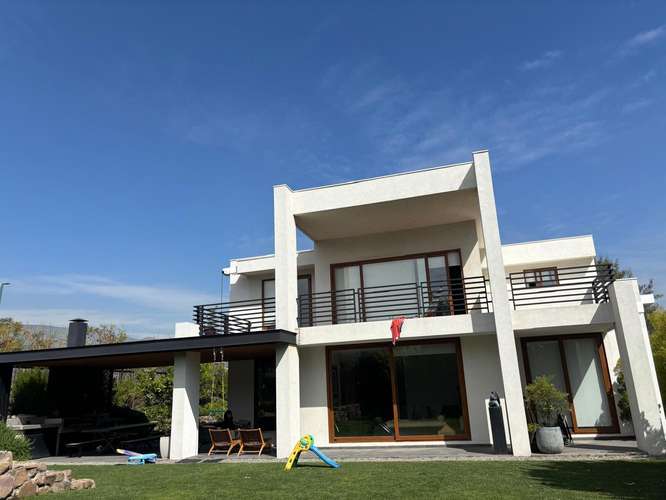VENTA HERMOSA CASA EN PIEDRA ROJA, 4 HA 5BA - Imagen 3