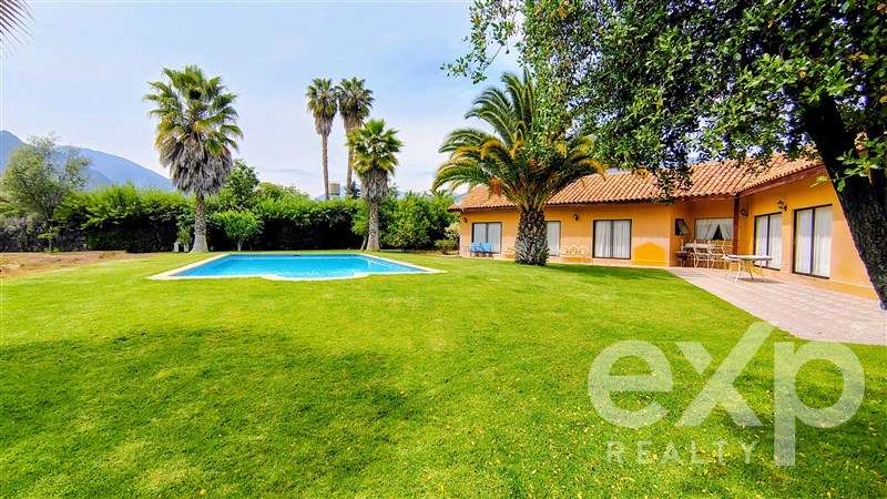 Parcela en venta en Olmué. Casa de 140 m2 con piscina.