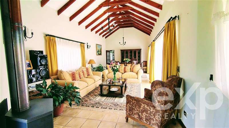Vende parcela en Olmué. Casa de 140 m2. Piscina. - Imagen 36