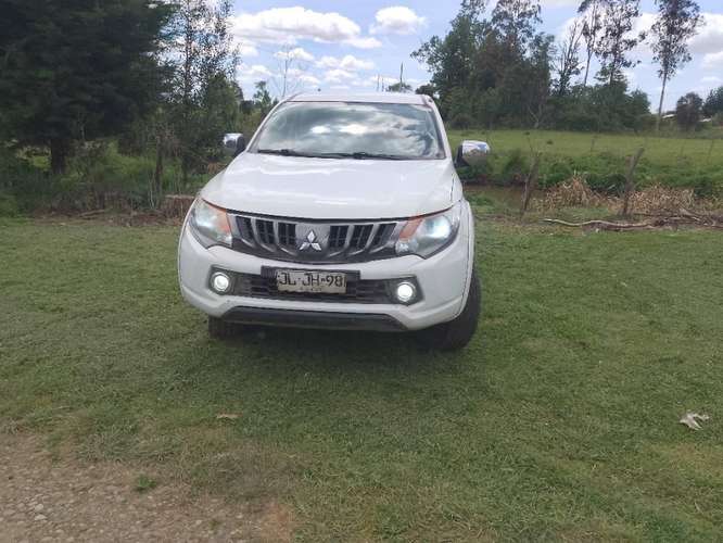 Camioneta Mitsubishi
