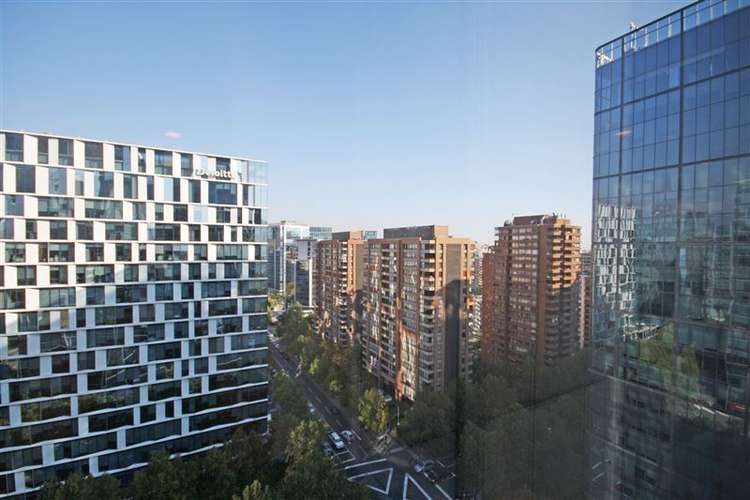 Oficina Amoblada sector Nueva Las Condes Metro Manquehue