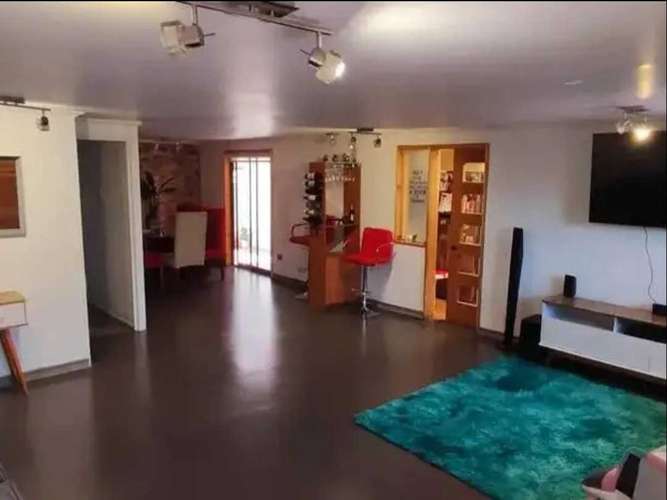 Moderna Casa con Excelente Conectividad (187923) - Imagen 9