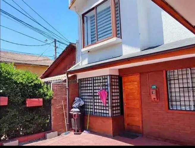 Moderna Casa con Excelente Conectividad (187923)