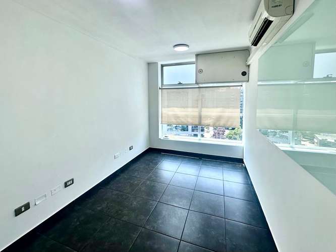 Excelente oficina en Venta, dos ambientes, Metro Manquehue