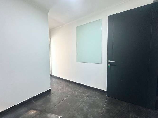 Excelente oficina en Venta, dos ambientes, Metro Manquehue - Imagen 2