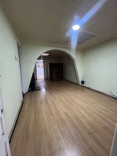 Se vende casa de un piso en centro de Chillán - Imagen 5