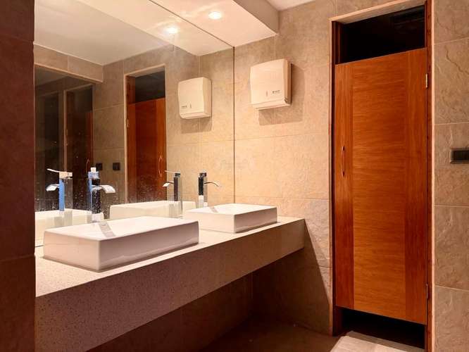 Excelente casa comercial Nueva Costanera - Vitacura,  Excelentes espacios - Imagen 13