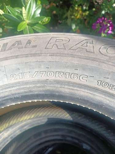 Vendo juego de neumáticos 215/70R 16C