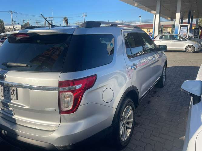 Ford Explorer XLT 4x4 año 2013 - Imagen 2