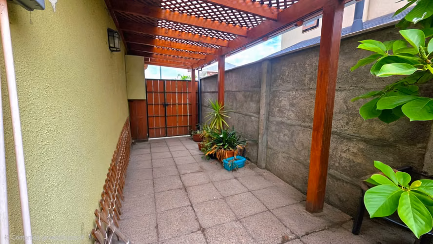 Se Vende Amplia Casa En Peñalolén-altos Del Parque Poniente
