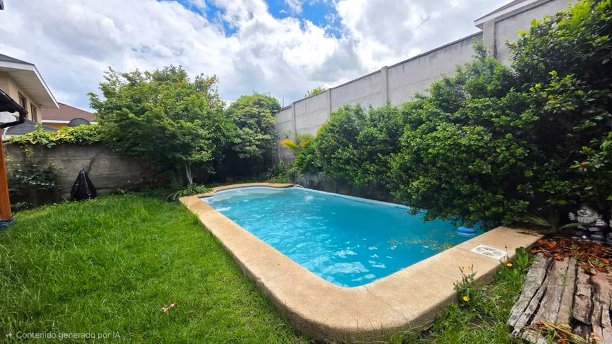 Se Vende Amplia Casa En Peñalolén-altos Del Parque Poniente