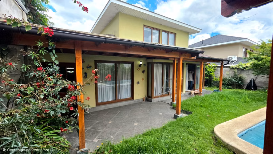 Se Vende Amplia Casa En Peñalolén-altos Del Parque Poniente