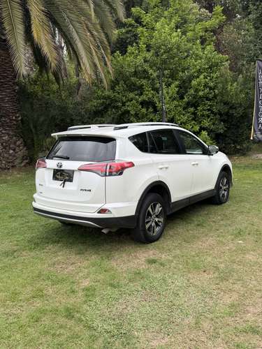 Toyota RAV4  2018 automática - Imagen 4