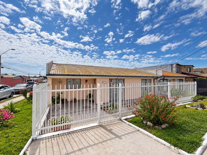  Casa con 215 m² de terreno, patio y estacionamiento, Villa el Indio