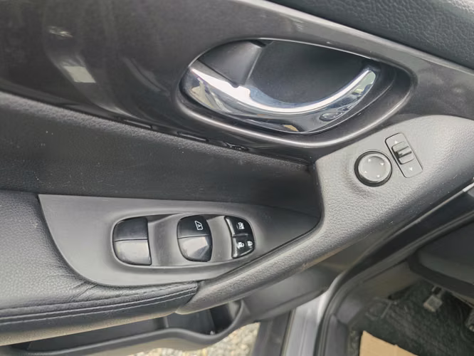 NISSAN X-TRAIL SENSE 2.5 AT - Imagen 6