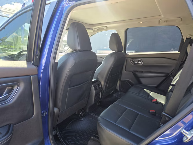 NISSAN X-TRAIL 4X4 2.5 AT - Imagen 8