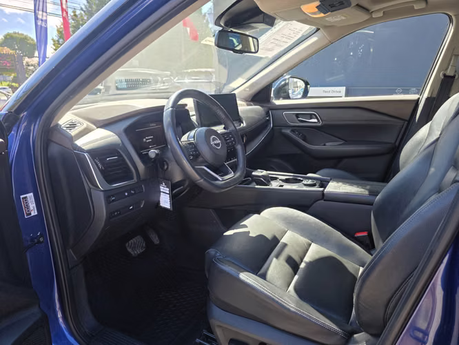 NISSAN X-TRAIL 4X4 2.5 AT - Imagen 4