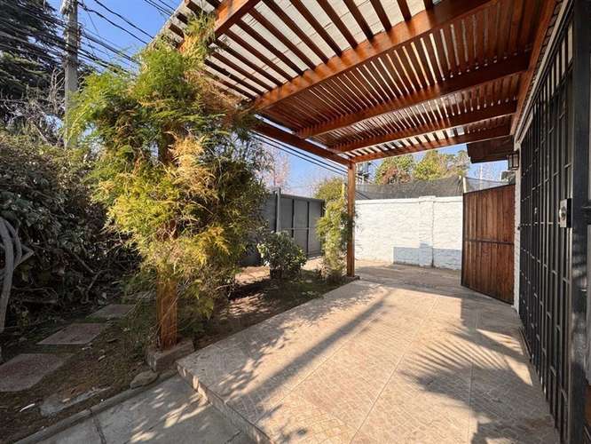 Casa en arriendo de 3 dorm. en Las Condes