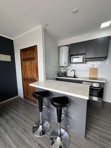 Arriendo depto 1D1B semi amoblado | Metro Plaza de Armas