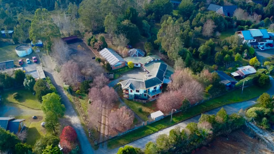 Casa con piscina techada y tenis en 5.355 m² – Lomas de Reloncaví - Imagen 5