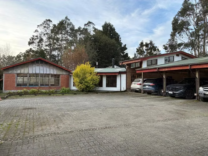 Casa con piscina techada y tenis en 5.355 m² – Lomas de Reloncaví - Imagen 8