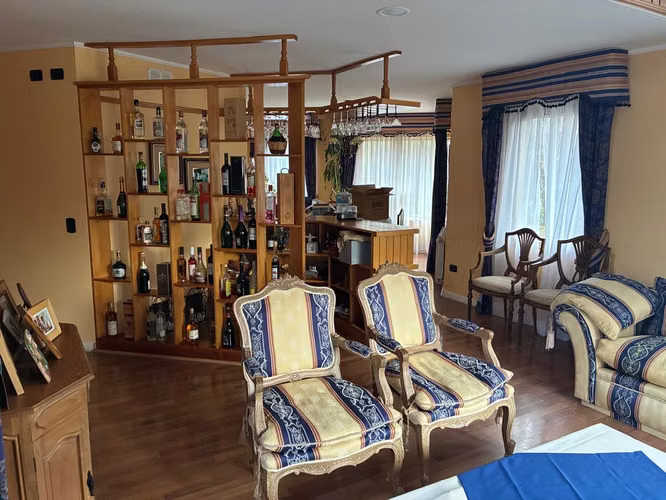 Casa con piscina techada y tenis en 5.355 m² – Lomas de Reloncaví - Imagen 10