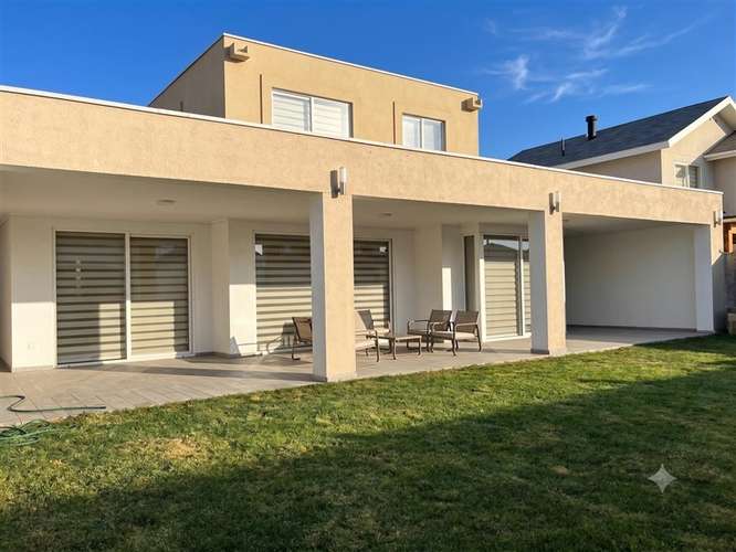 CASA Impecable casa estilo mediterranea, en Condominio Laguna del Sol