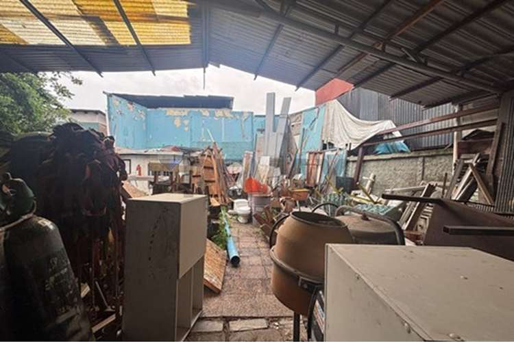Casa y gran galpón: espacio y versatilidad - Imagen 25