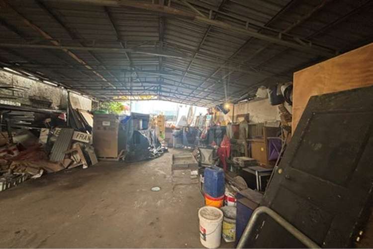 Casa y gran galpón: espacio y versatilidad - Imagen 22