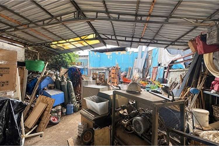 Casa y gran galpón: espacio y versatilidad - Imagen 23