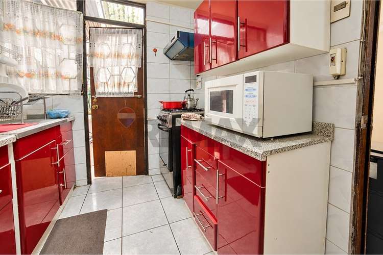 Casa en ñuñoa con 4 dormitorios y patio - Imagen 9