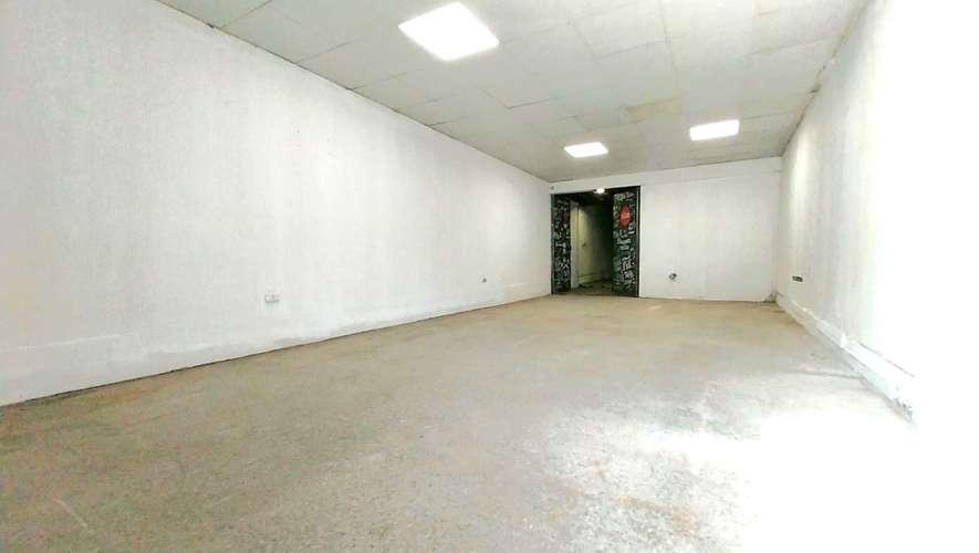 Sector Comercial Consolidado, Rodeado de Público