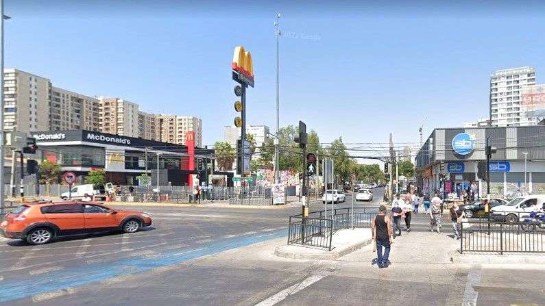 Sector Comercial Consolidado, Rodeado de Público