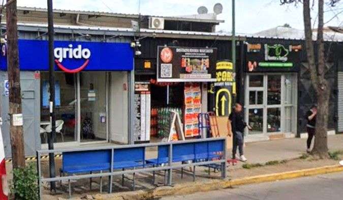 Sector Comercial Consolidado, Rodeado de Público