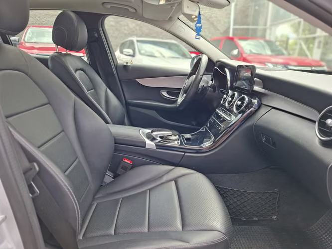 MERCEDES-BENZ C200 2019