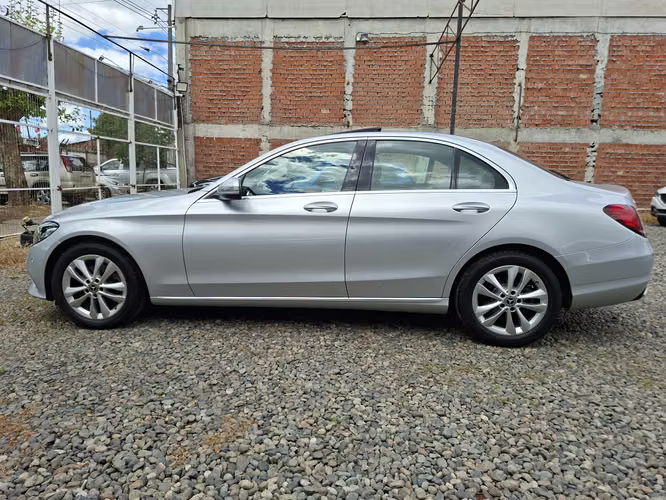 MERCEDES-BENZ C200 2019