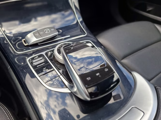 MERCEDES-BENZ C200 2019