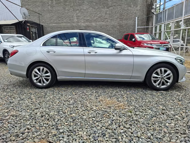 MERCEDES-BENZ C200 2019