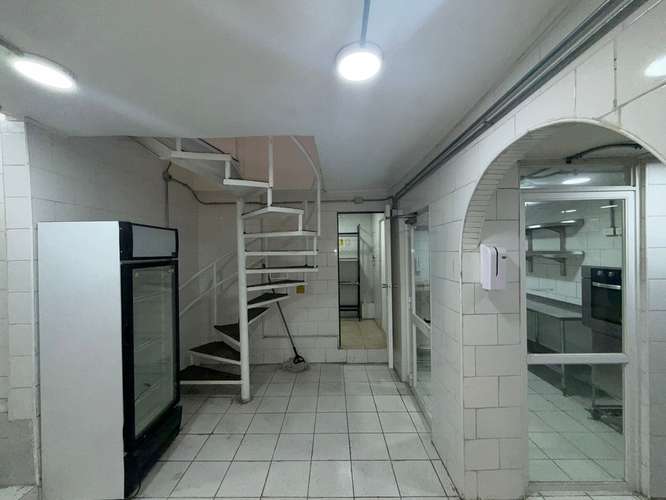Local de comida equipado 230 m2 últiles