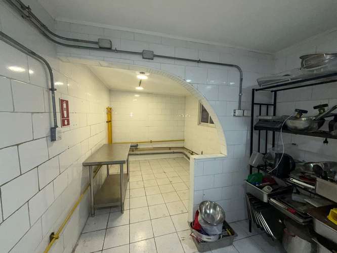 Local de comida equipado 230 m2 últiles
