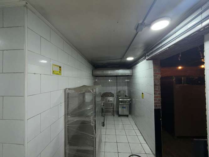 Local de comida equipado 230 m2 últiles